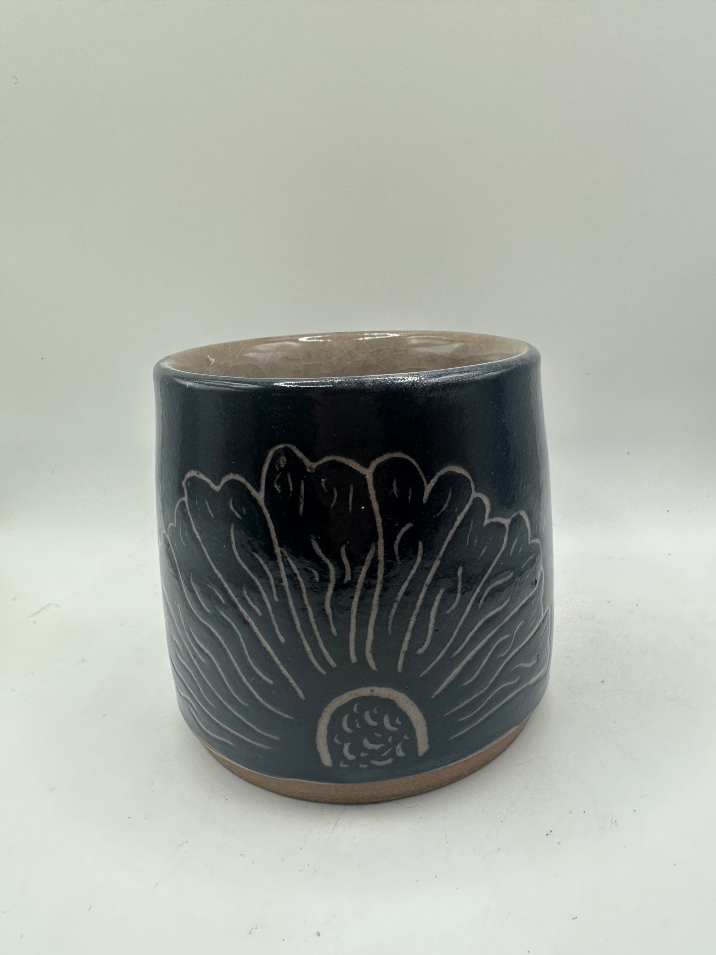 Engraved Flower Cup Black